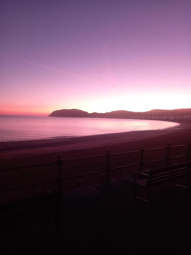 Glan Y Mor Hotel (Adults Only) ลันดิดโน ภายนอก รูปภาพ